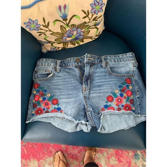 Gap Junior Jean Shorts Denim Boyfriend Short Embroidered Flowers Mid Rise - Picture 1 of 7
